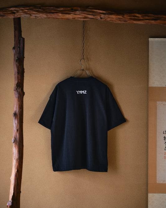 YMM2 KANJI LOGO T-SHIRT(BLACK)
